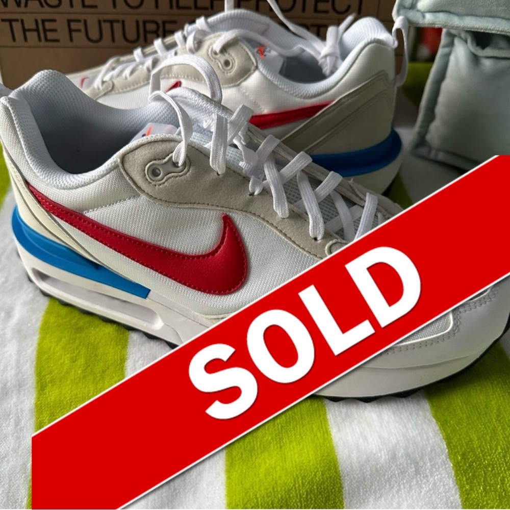 NIKE AIR MAX DAWN • MENS 10/Woman 11.5